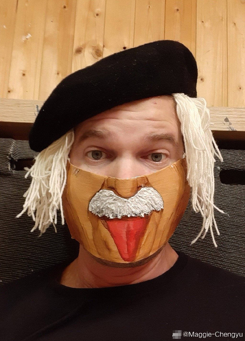 奥地利艺术家封城期间完成"每天做一个吸睛口罩"