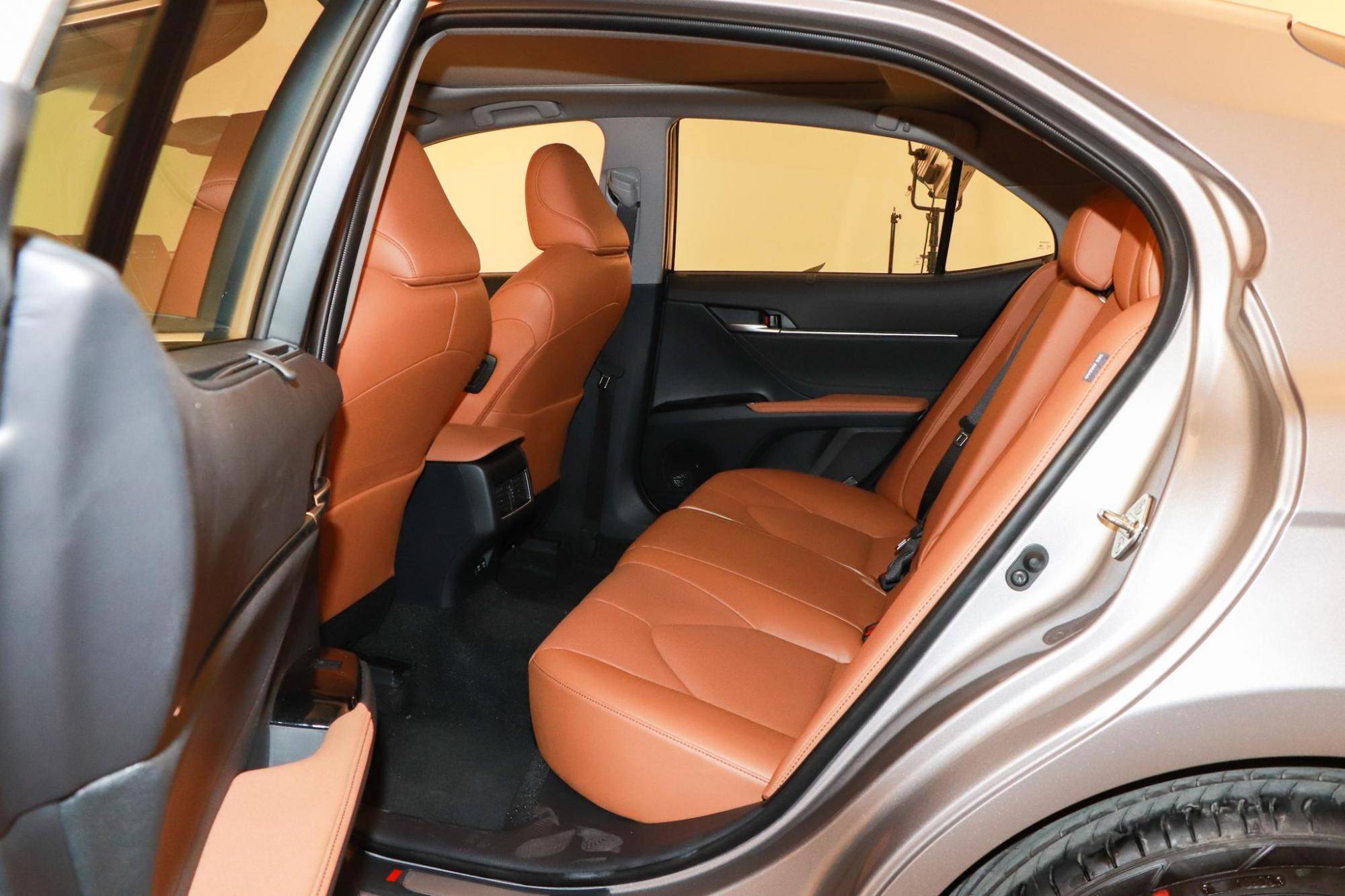 空间方面,全新凯美瑞的表现一如既往的优秀,我购买的2021款2.