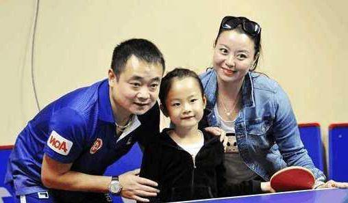 刘国梁哥哥靠关系"上位",9岁女儿引争议,妻子职业遭公开!_刘国栋