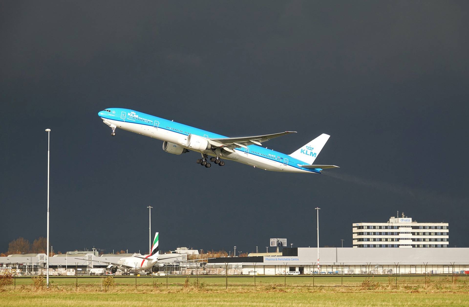 一架荷兰皇家航空的波音777