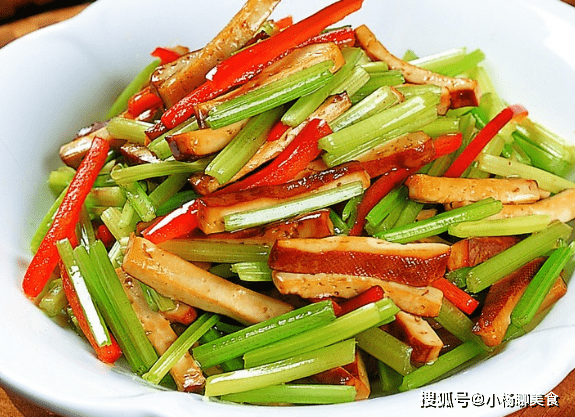 芹菜怎么炒不会有水 0268746a118440a4bd9a700fe323a230.png