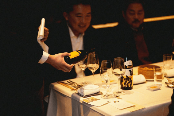 酿人九平次坚持创新打造与世界各国料理完美搭配的高端清酒 Kuheiji