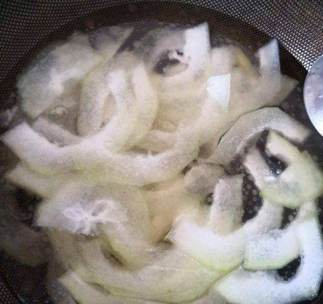 猪棒骨汤的做法和配料 1c4a68ad853f4ab09d4cbe230f666d1a.jpeg