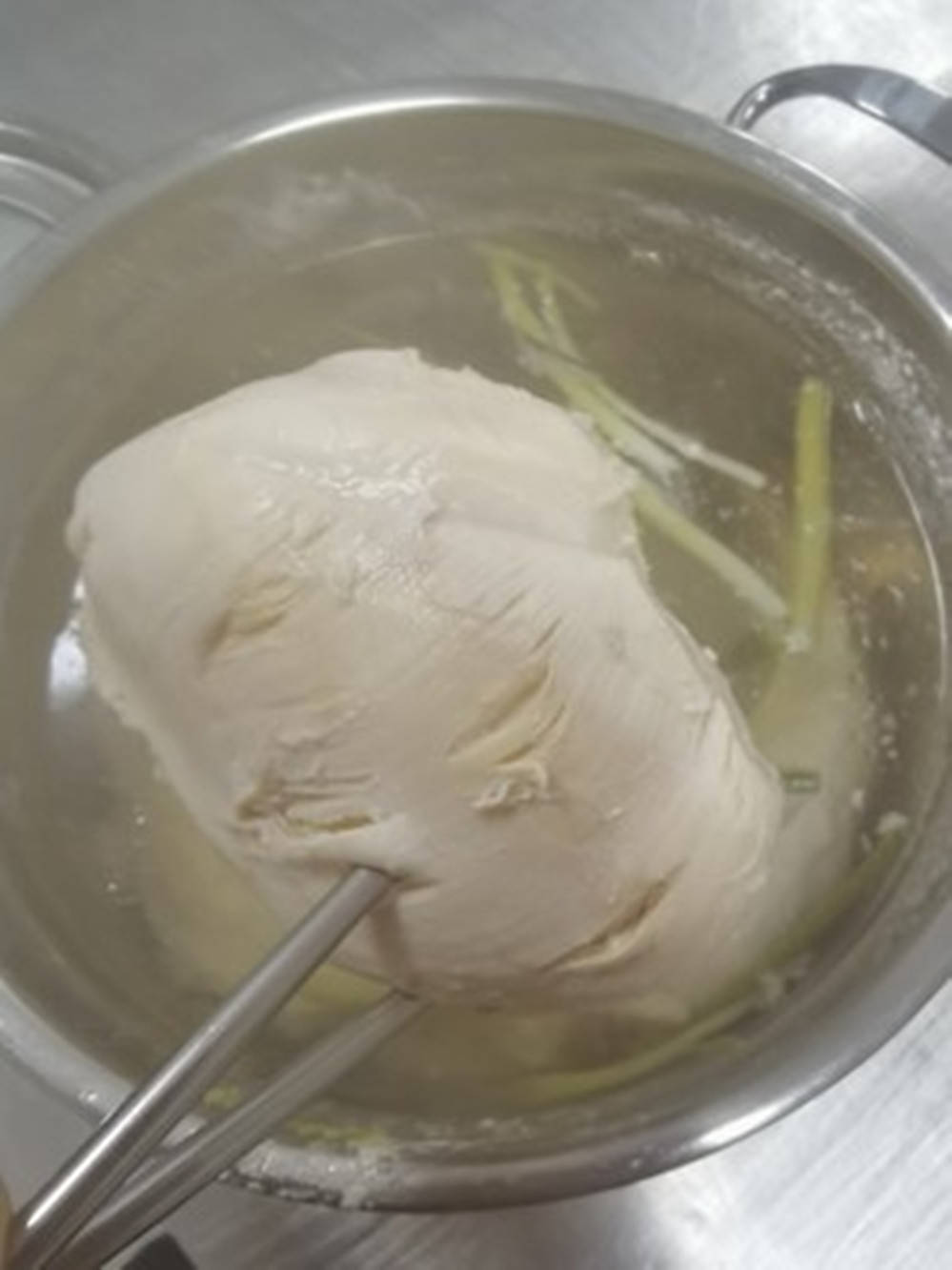 快速解冻方法鸡肉 6b089426f0d649a69a8de1c770e63a2e.jpeg