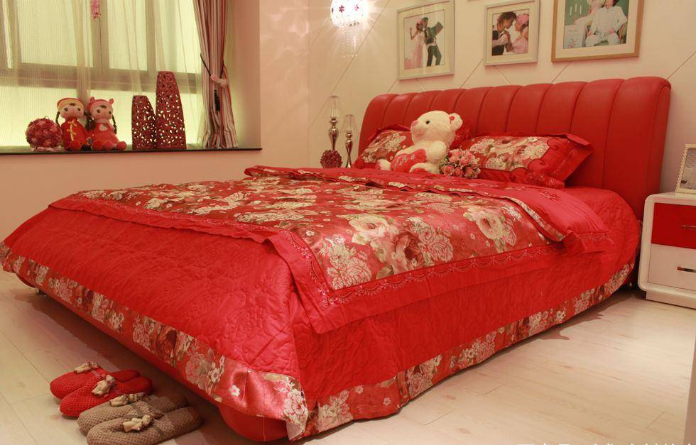 "这是想说新婚家庭的床是一定要摆好,摆不好可能就让自己的财运都溜走