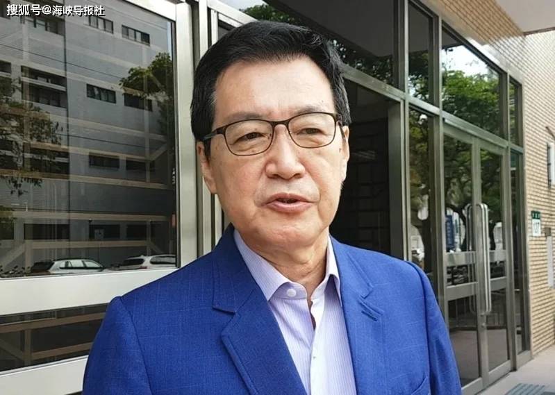 费鸿泰还透露,洪忠修过去是"农委会"国际处长,借调到台农发当董事长