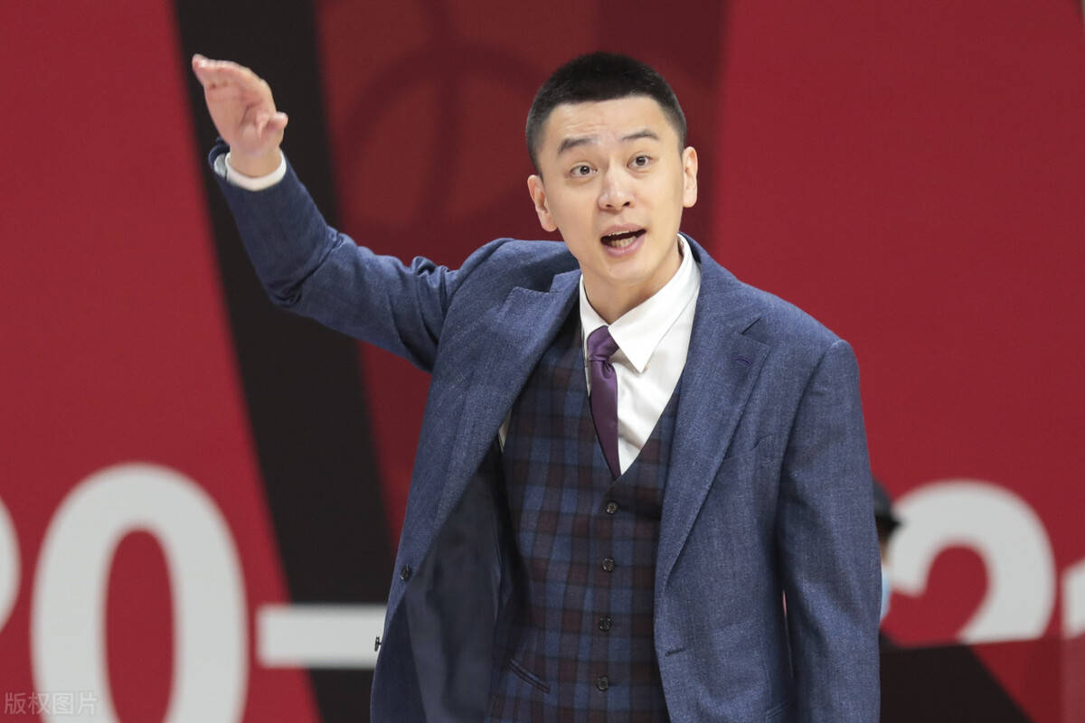 原创杨鸣遭批评!知名媒体人曝其致命缺陷,或成辽篮cba夺冠拦路虎