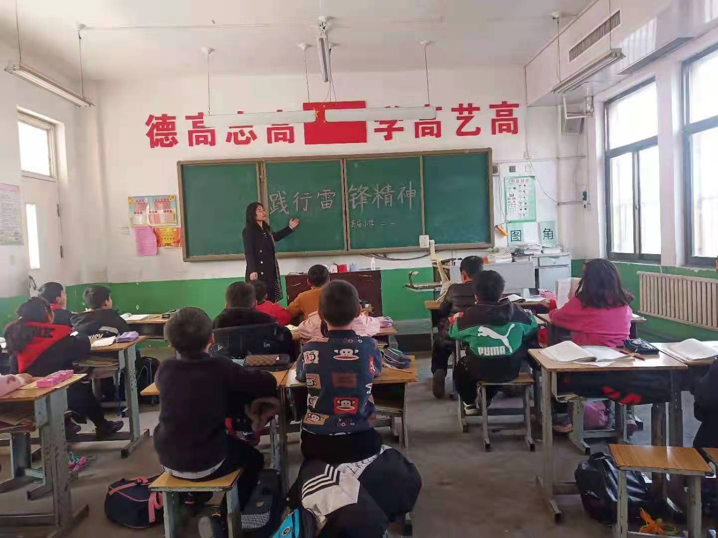 雷锋日他们这样度过!“海信真空冰箱·雨辰助学”发起学雷锋活动-家电圈官网