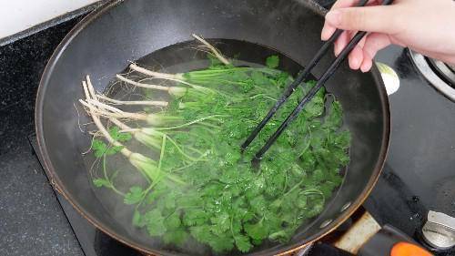 香菜怎么保存冰箱 05535aeba1c54cee9d48771ecf3f219b.jpeg