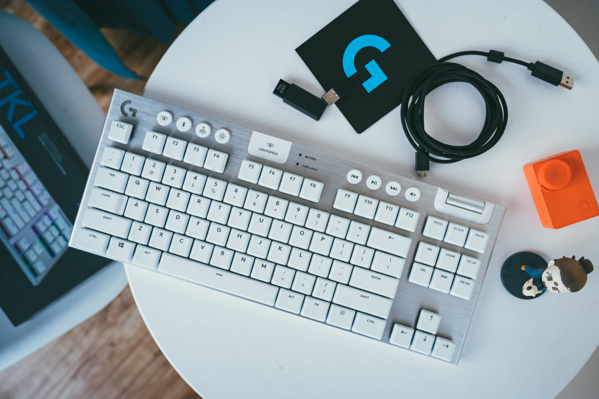 电竞办公全能选手罗技g913tkl三模背光机械键盘