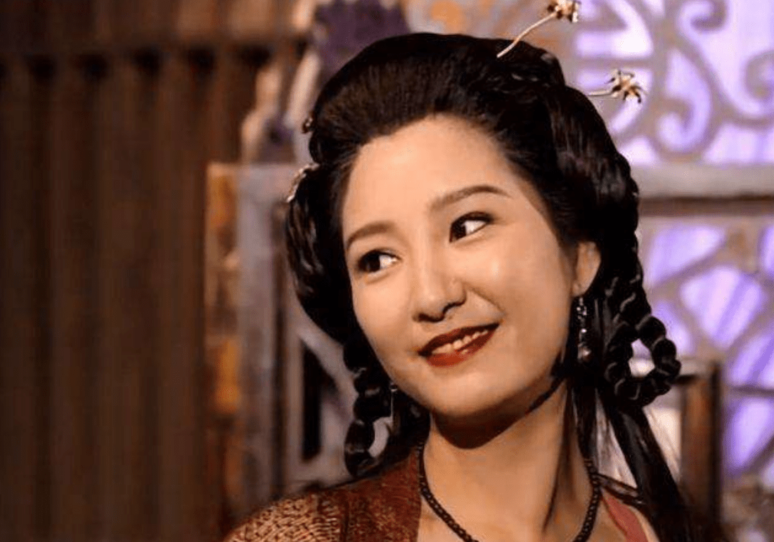 56岁香港女演员严慧明现身!还被称为"棒棒的李莫愁".
