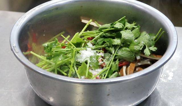 怎么晒香菜干好吃 ebaffa70bd68426c8df87a31d4cad536.jpeg