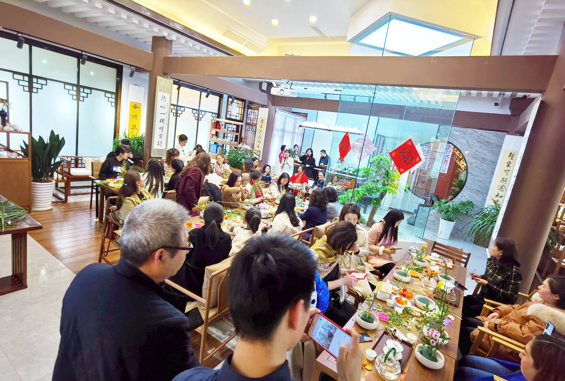 热闹！三八女神节，广元一群美女相约茶文化传播中心，以茶会友！