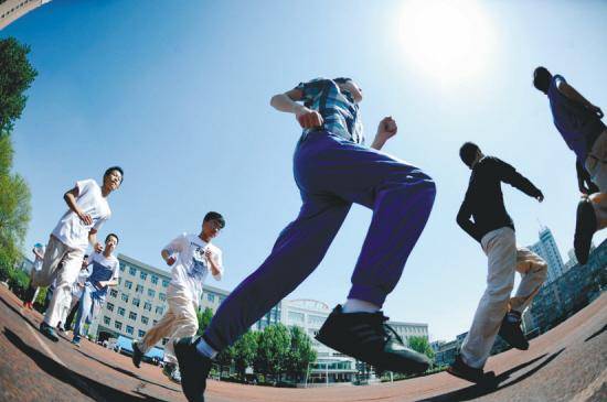 做什么运动能增强身体素质 0dd374b42b874f1f97df7d190b7ea759.jpeg
