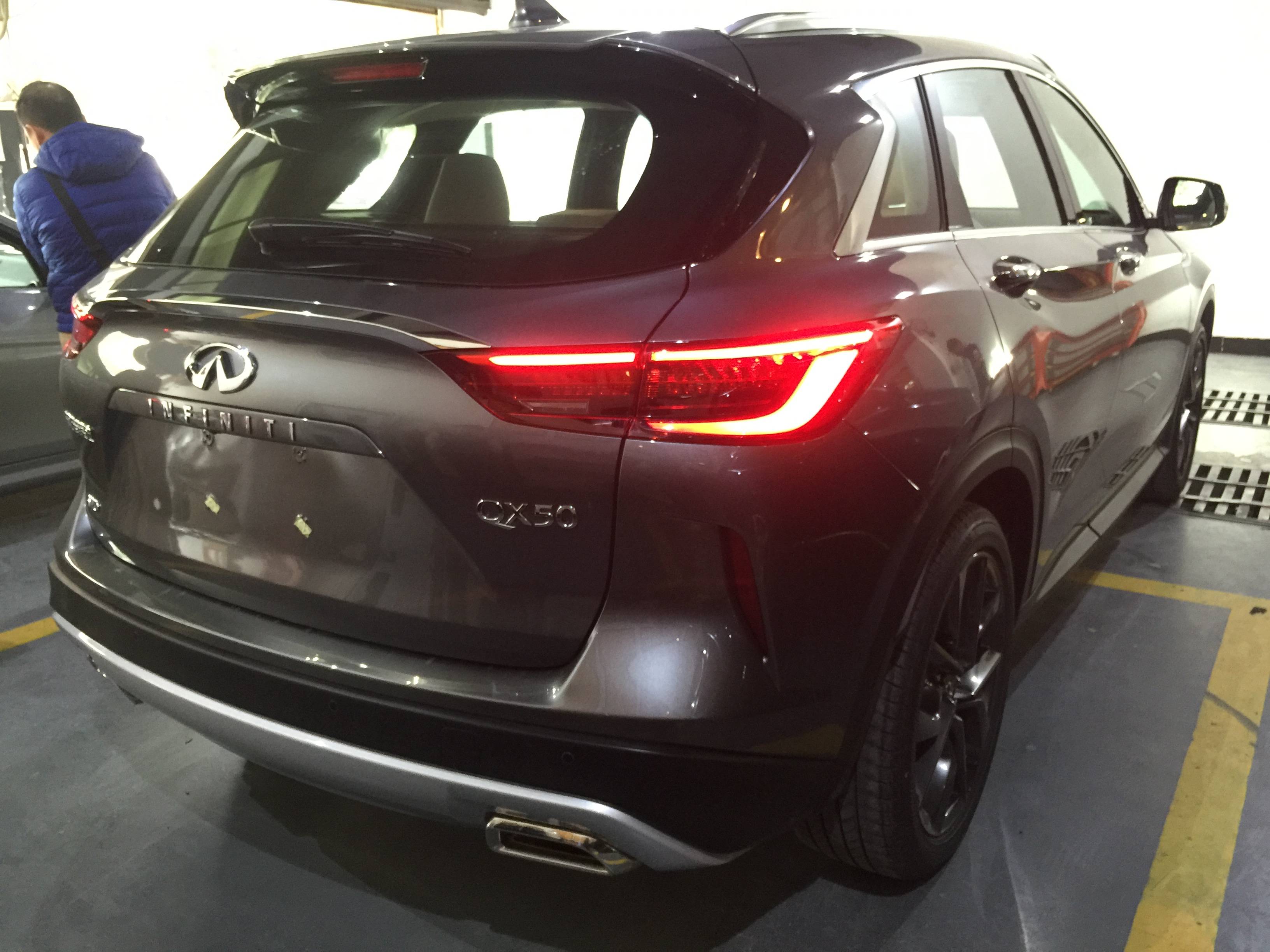 英菲尼迪qx50海外版尾灯改装,东莞锋程全国首家改装技术,qx50改美规版