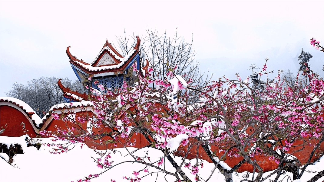 武汉此地虽不如黄鹤楼出名，但历史悠远，是春秋四大美人的栖身地