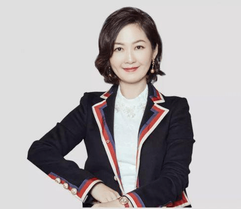 (二)丝域养发创始人陈英燕生活写照:不在咖啡馆就在去咖啡馆的路上.