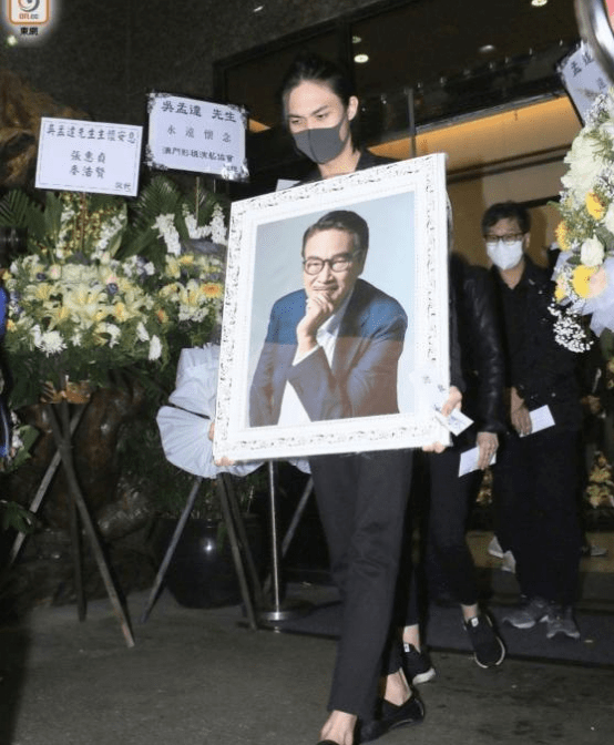 原创香港巨星丧礼的扶灵人:谢霆锋为梅艳芳捧遗像,刘德华扶灵过两次