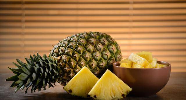 菠萝怎么挑选才正确 bc0d071801f8413288f80a834fc62c56.jpeg