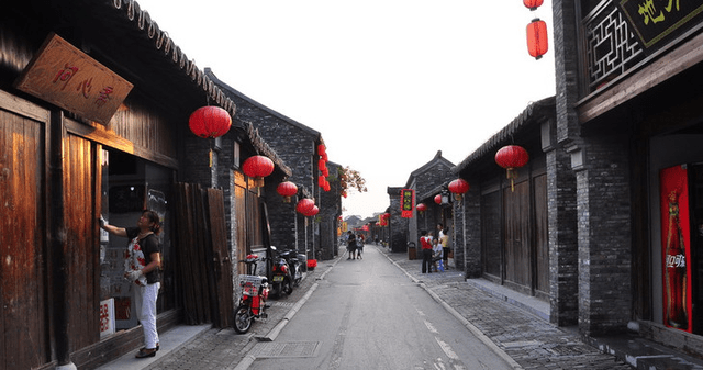 扬州小吃街“火”了，长达1122米，美食古迹在此聚集深受欢迎