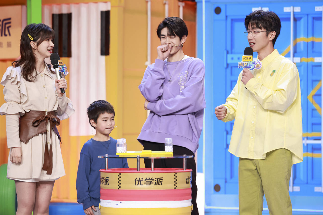 疯狂15秒网络播放量近2亿人气偶像科博伦尽显舞蹈功底