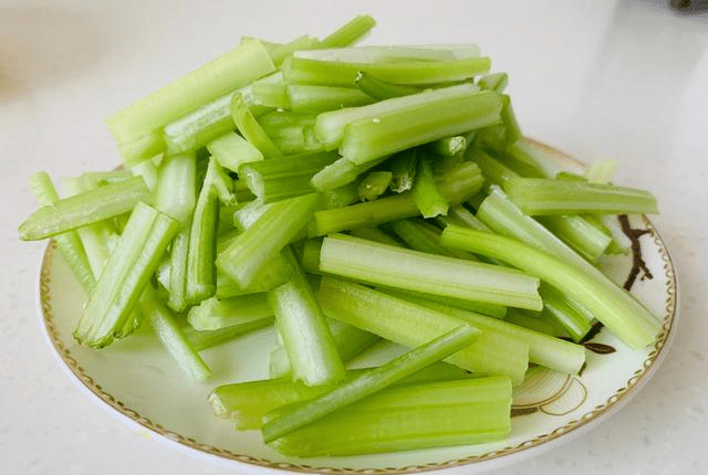 西芹菜怎么做最好吃 ee5d4c2e4a5d4a2a835cbfbde7b76095.png