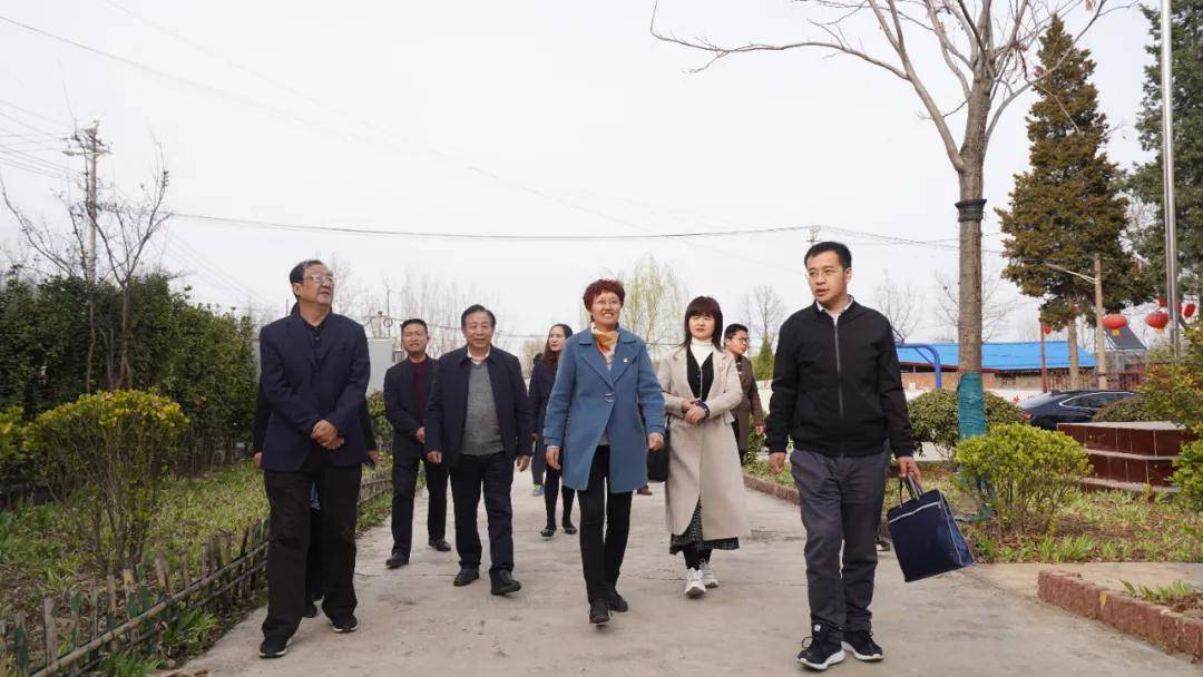 洛宁县副县长李成,景阳镇党委书记李娜,镇长贠邦柱等领导热情接待并