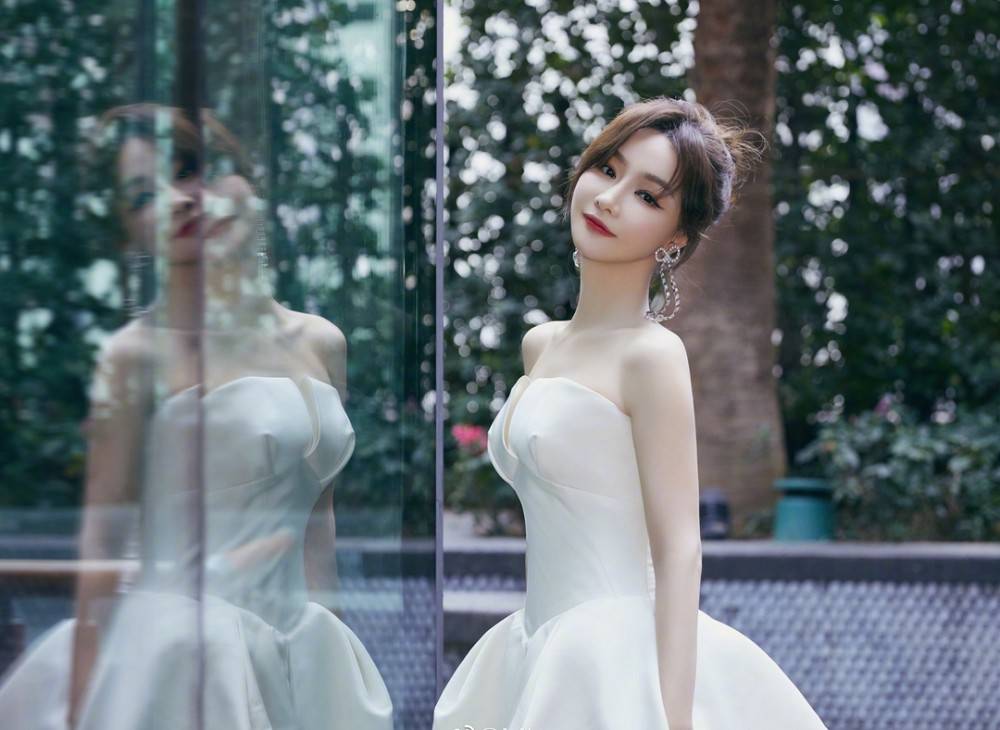 moon虎牙开播电竞女皇miss慷慨解囊事后1篇小作文让老粉感动