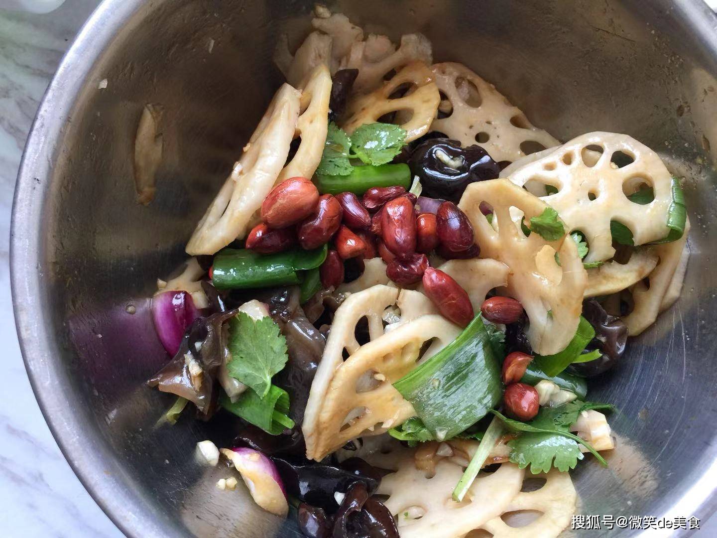 藕片的家常做法胡萝卜木耳 9ef9bb6b2e83483db7eeeccf267ca752.jpeg