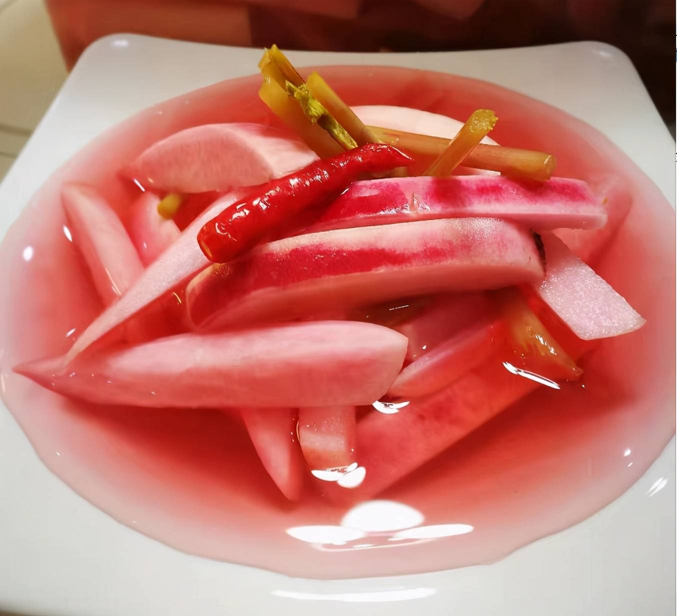 罗甸人喜爱的酸萝卜，是贵州独特的风景，比西安美食差点人文吗？