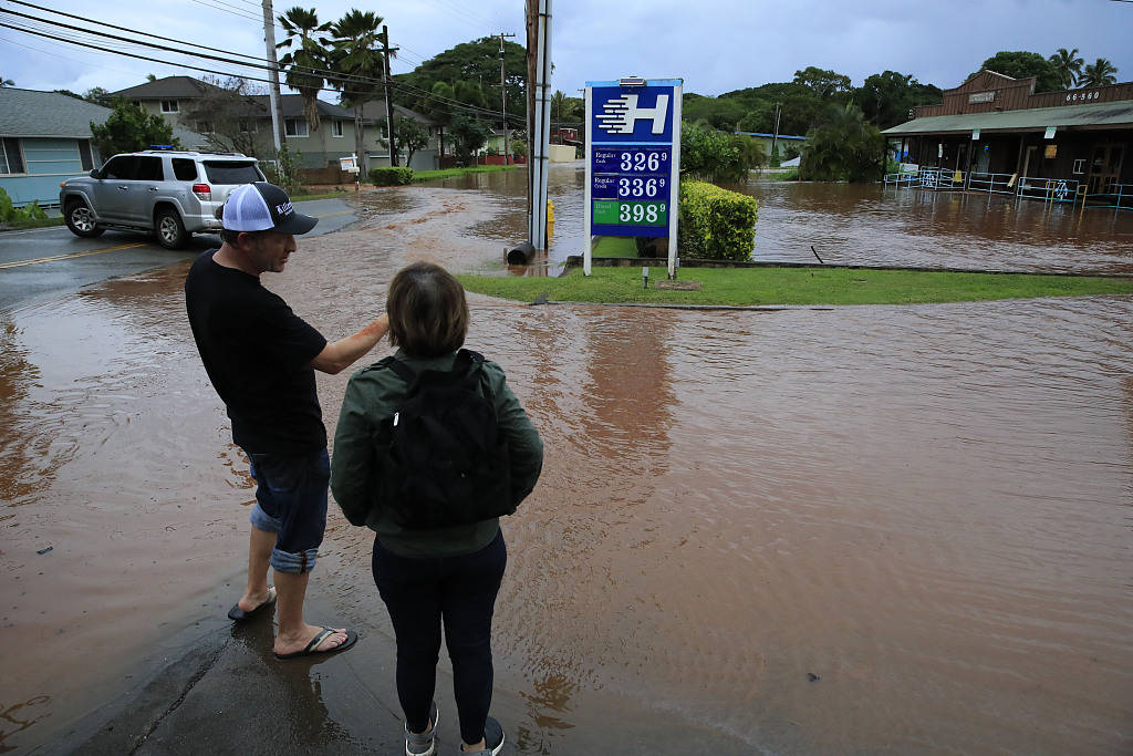 夏威夷遭遇洪災部分路段被淹