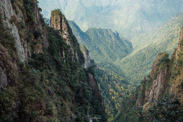 湖南郴州因蟒蛇出没而闻名的莽山，有南方最长的云间栈道