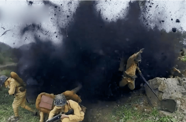 原创手榴弹爆炸前,用钢盔盖住手榴弹身体再压到钢盔上,能保住性命吗?