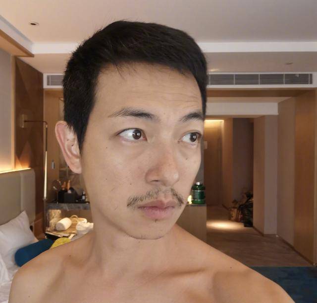 原创tvb著名爱国男星梁烈唯内地掘金升级做电影男主角毫无偶像包袱