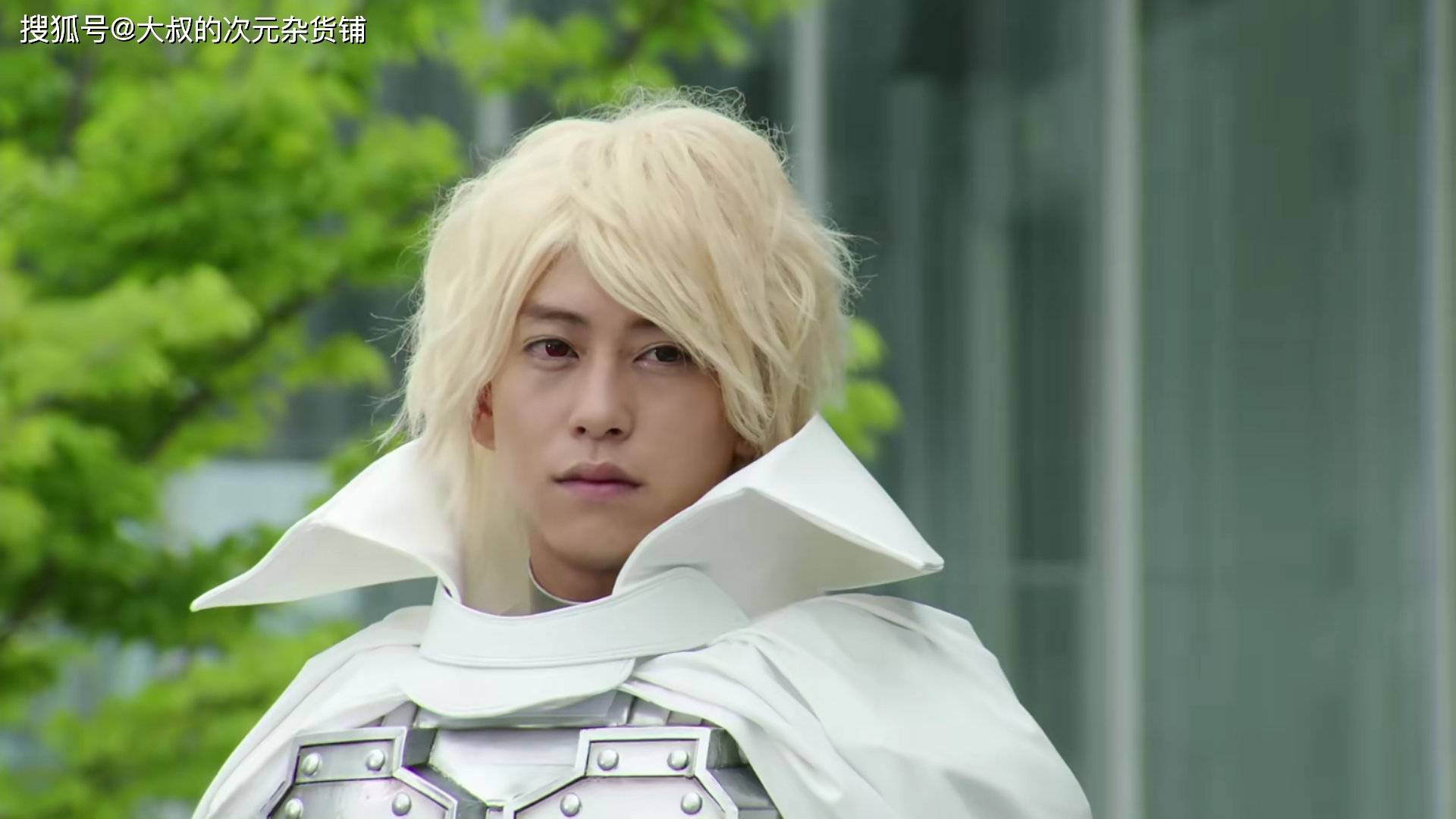 就比如大叔上面说的假面骑士cronus,在他们那个游戏世界中确实是神