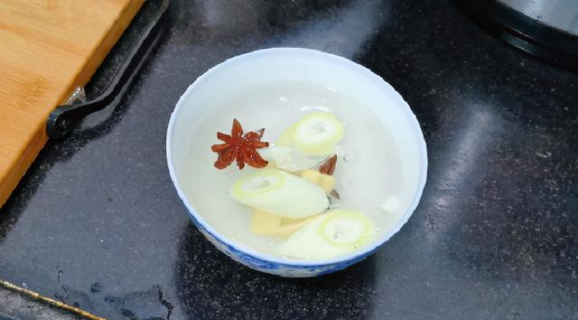 怎么做饺子馅汤汁多 b25a6c599aec4135b2ffc94bfe40e75b.png
