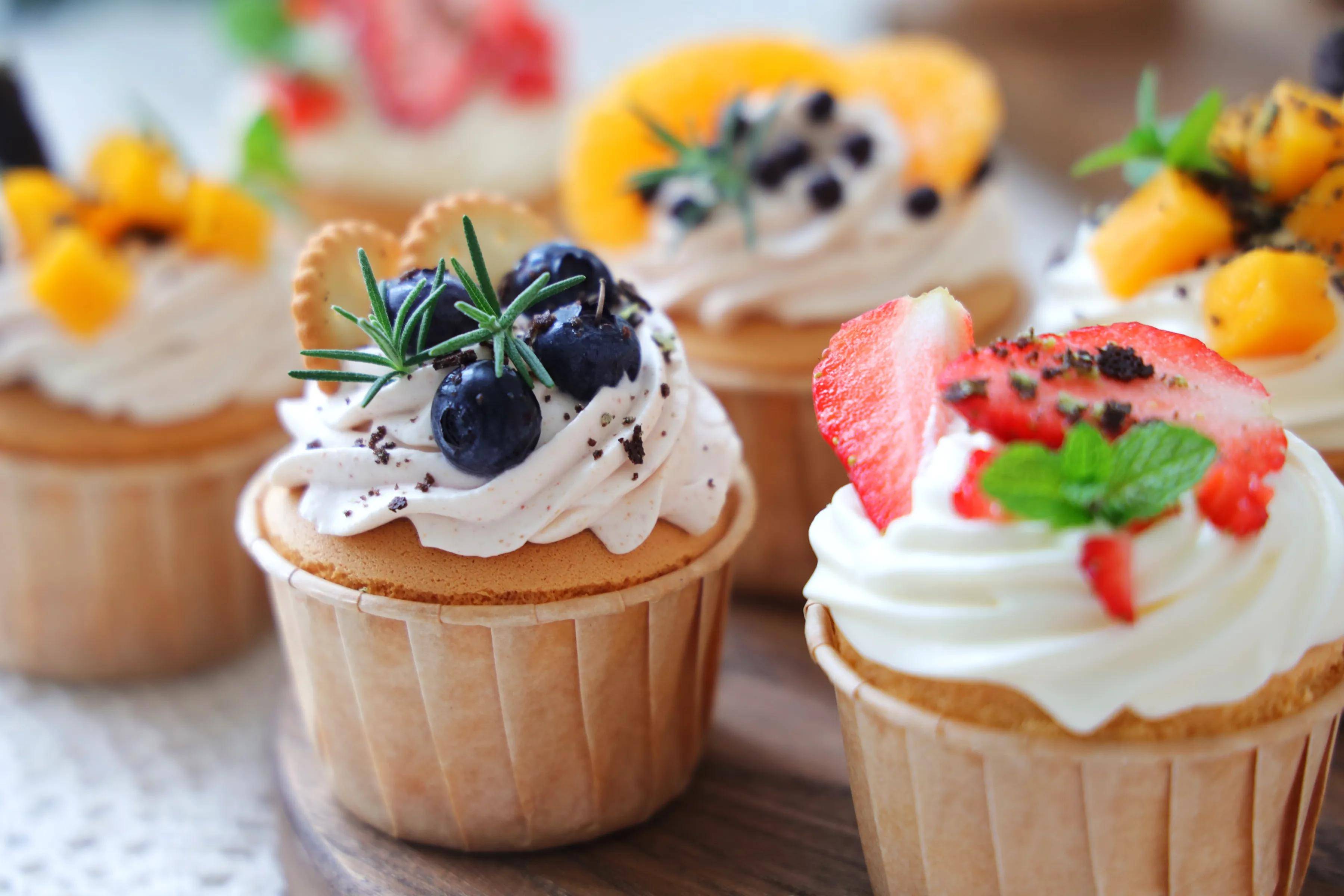 原创戚风纸杯蛋糕,不开裂不回缩,挤上入口即化的奶油,颜值高又好吃