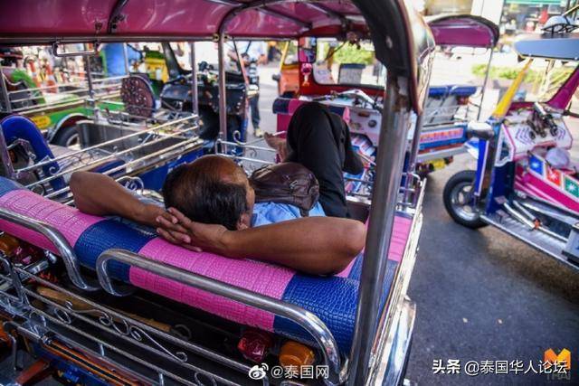 游客流失 曼谷玉佛寺周边嘟嘟车、摩的司机收入锐减