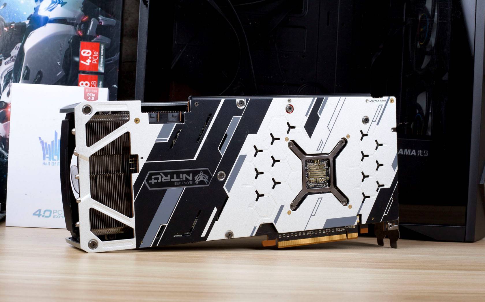 5700xt超白金这块卡也算是上代产品了,毕竟现在6800/6800xt,6900xt都