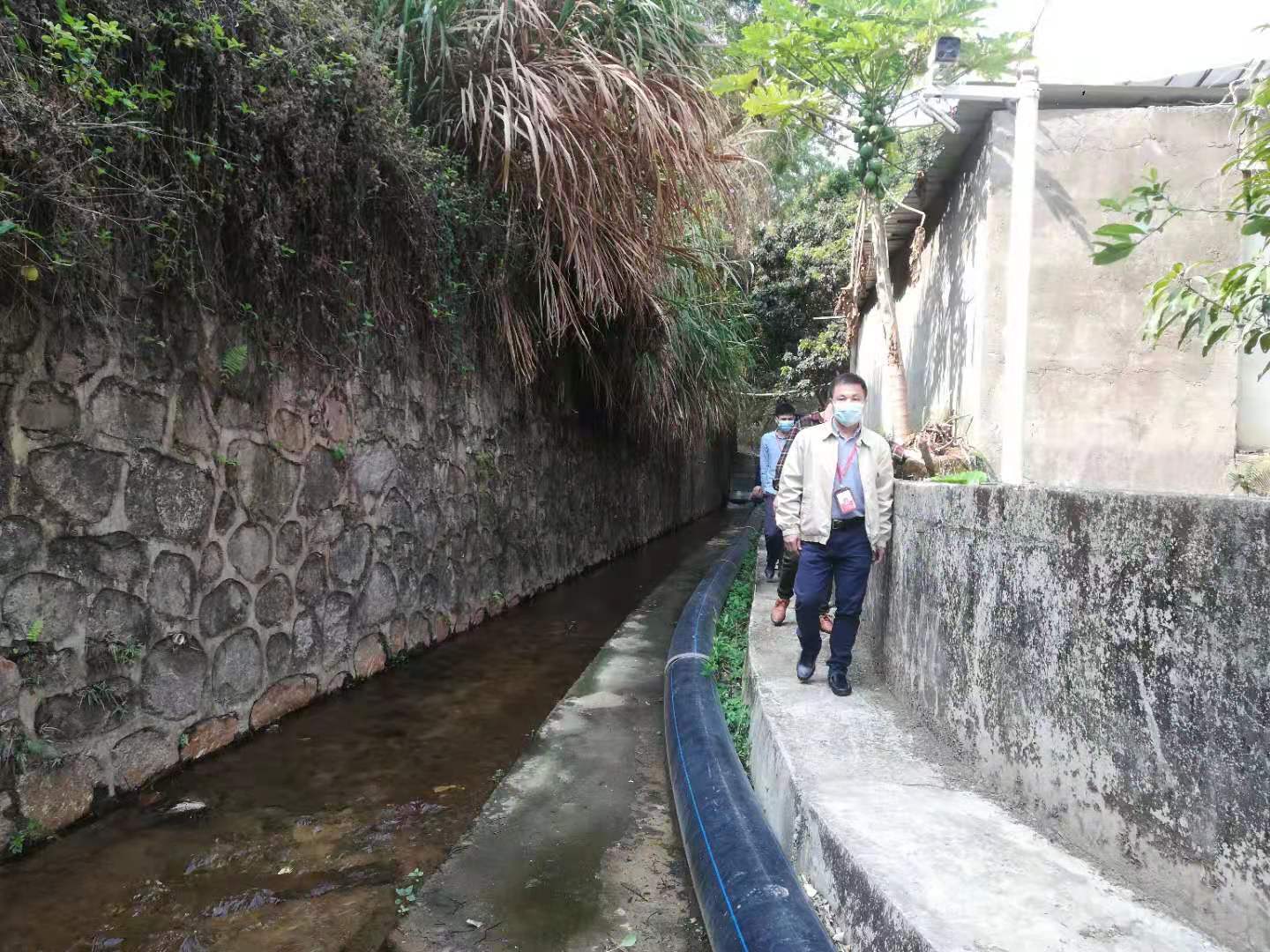 龙城街道回龙河河长留住清澈河水 守护 记忆纽带 余庆元