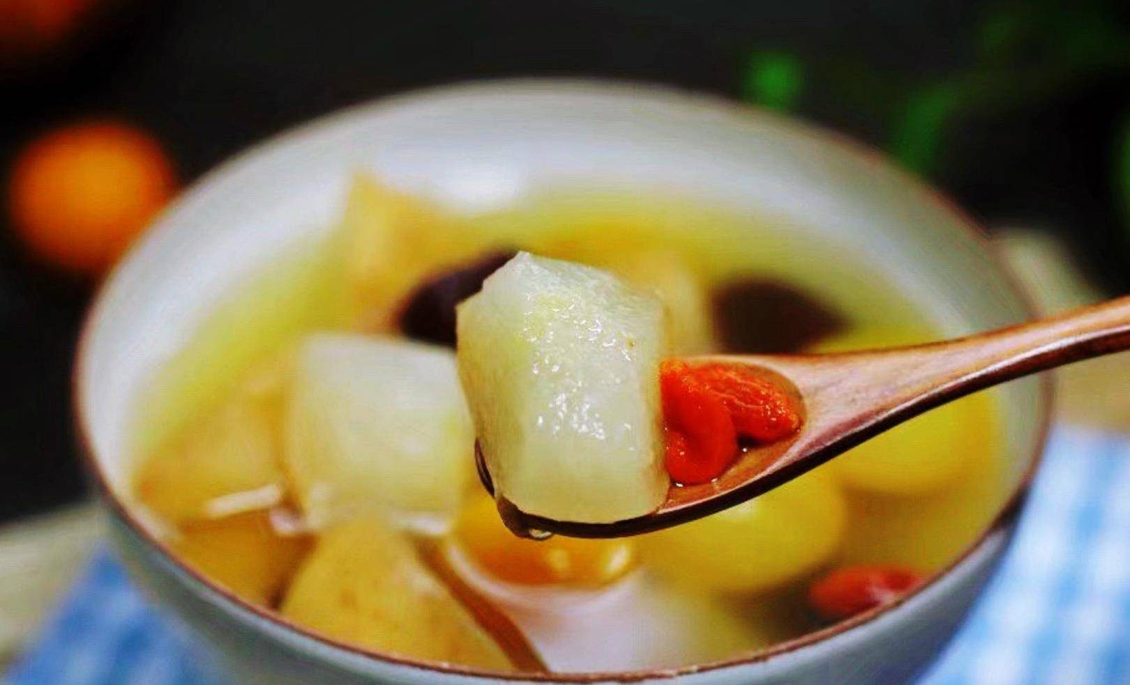 春天 雪梨和金桔是绝配 每周坚持喝上两回 作用巨大保护人 食材