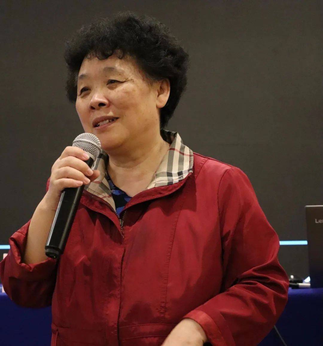 传奇妈妈甄岳来给您铸就传奇的金钥匙上