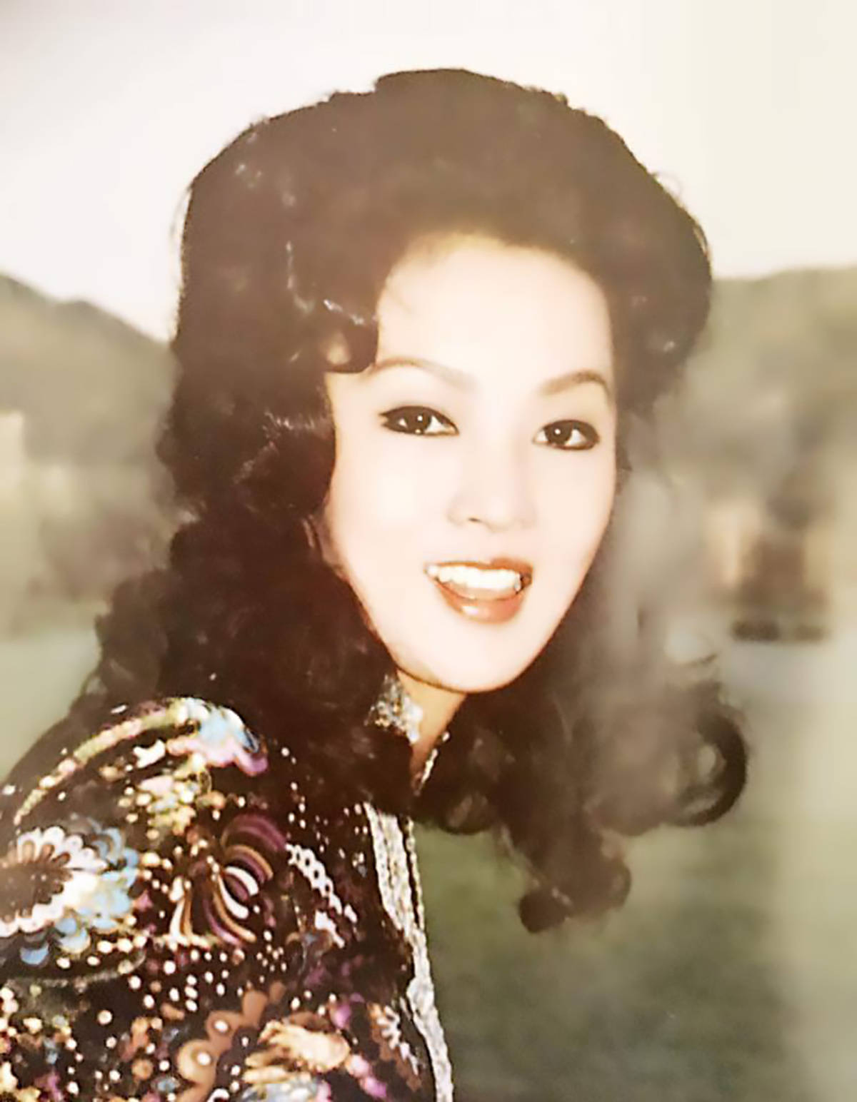 恬妮,饰演李莫愁和刘家良离婚后嫁给现任丈夫赌王家族的何猷彪,近照