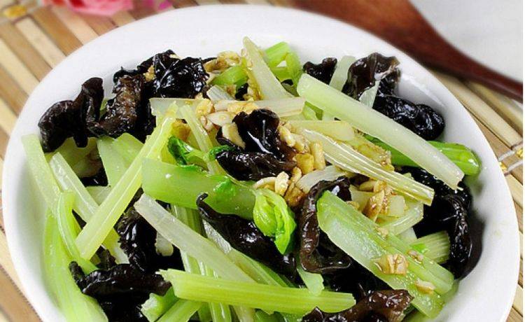 蒜炝西芹木耳