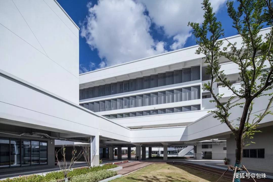 唐镇建平中学新校区9月1日开学迎新生!让我们欣赏一下校园全貌