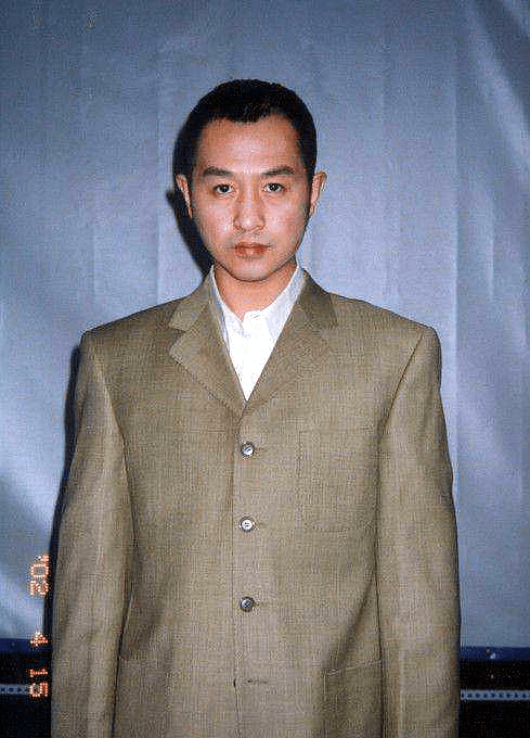 原创18年前高枫预测到自己死期在母亲手心写下死字淡定离去