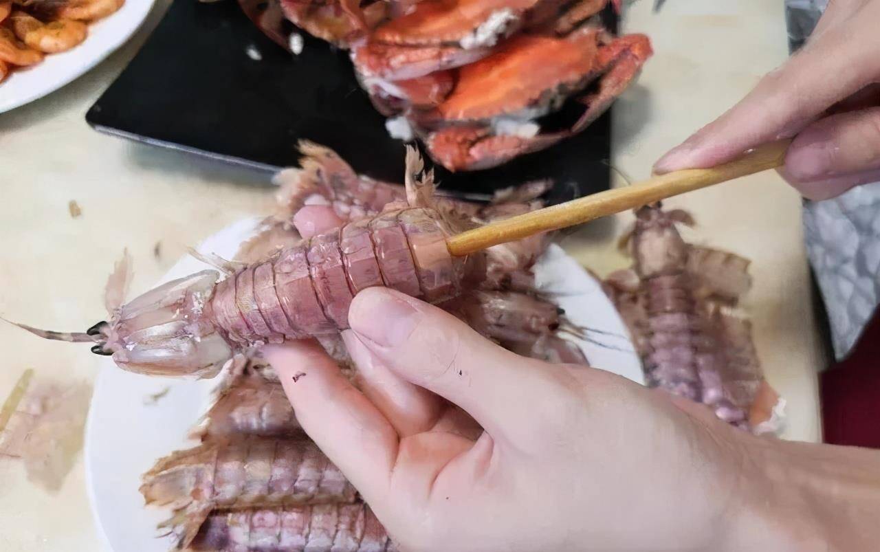 皮皮虾几分钟熟最好吃 5ca66d15d92048f686262fe058b40db5.jpeg