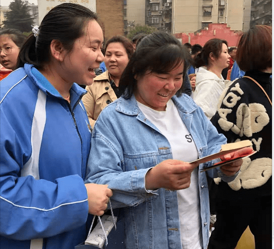 銘記責任擔當書寫人生輝煌湘潭市十一中舉行成人禮暨高考衝刺誓師大會