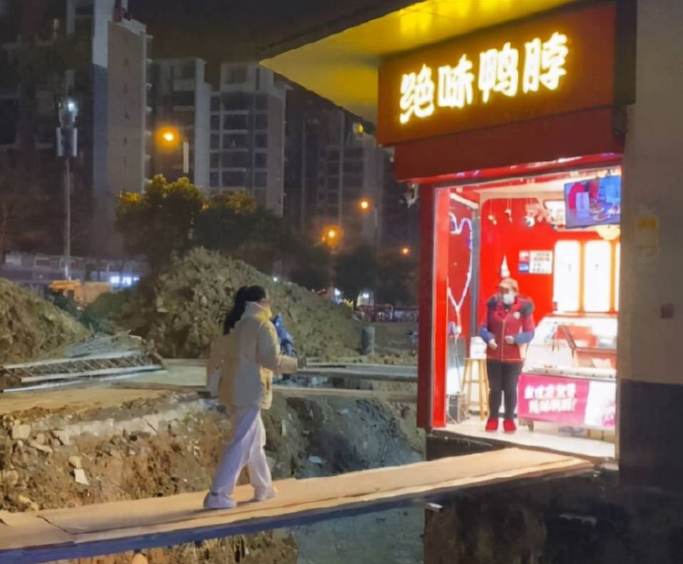 十万人口等饭吃_不干活就没饭吃图片(2)