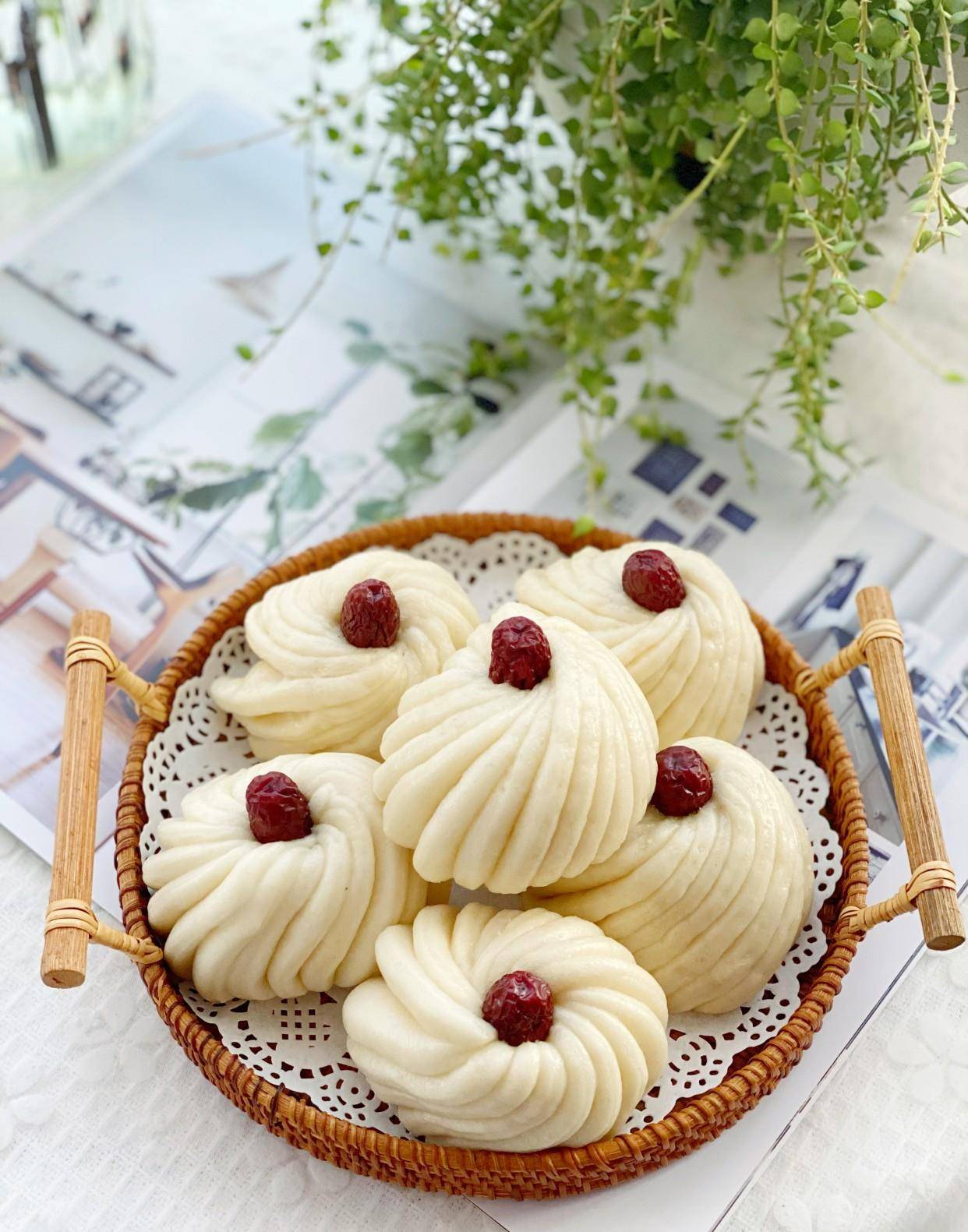 过年蒸花卷教你新花样,1根筷子压1压,秒变一朵花,松软又漂亮